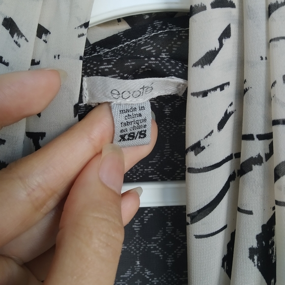 Navy blue and beige chiffon drape top - Picture 2 of 4